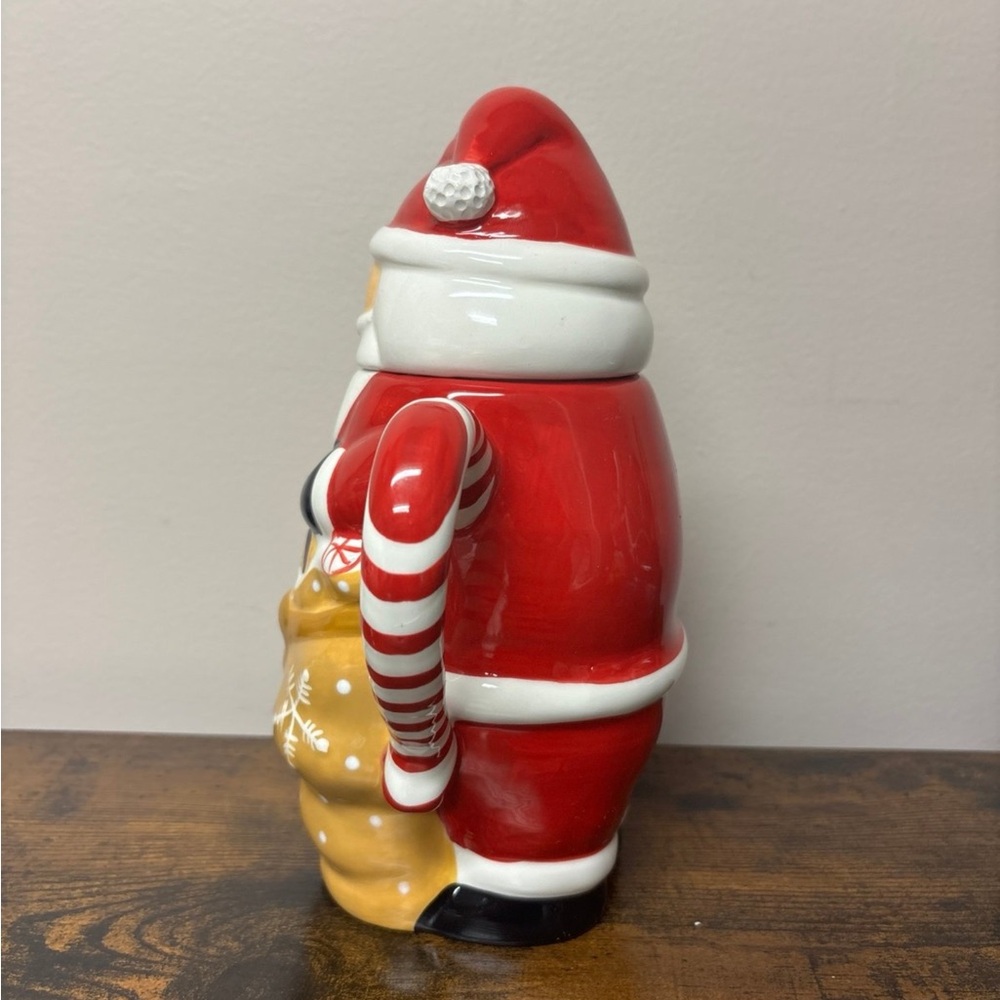 Santa Mug With Lid - Picture 3 of 7